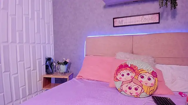 RoxaneBrown online show from June 30, 2026, 7:36 pm