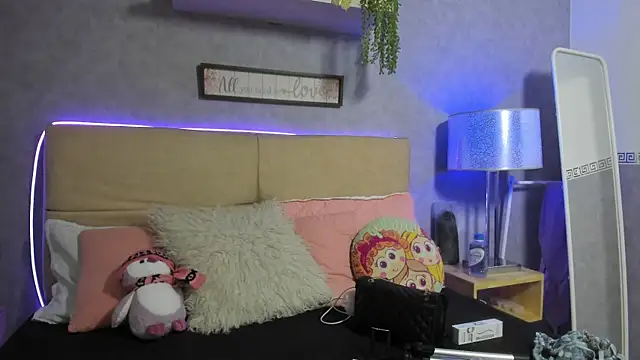 RoxaneBrown online show from July 10, 2026, 7:36 pm