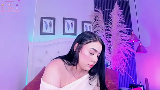 kitty bluuee online show from June 14, 2026, 3:19 am