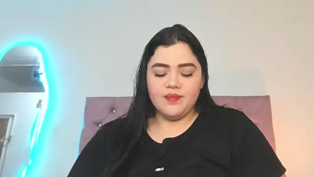 Snapshot of laurenlaine chatting on June 7, 2026, 2:22 pm laurenlaine online show from June 7, 2026, 2:22 pm