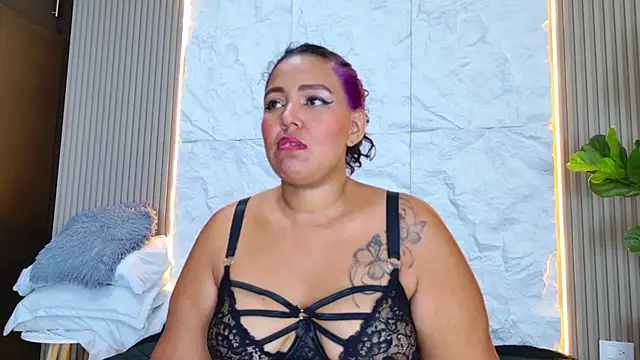 Nina Savage online show from May 1, 2026, 3:00 am
