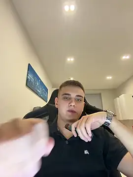 WARDEN w online show from April 17, 2026, 6:33 pm