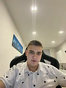 WARDEN w online show from April 18, 2026, 7:58 pm