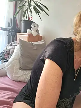 Blond lady czech online show from July 10, 2026, 5:46 pm