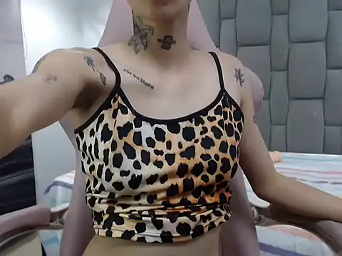 lunallena 17 online show from April 20, 2026, 6:16 am