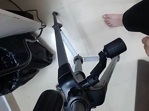 lunallena 17 online show from April 21, 2026, 5:25 am