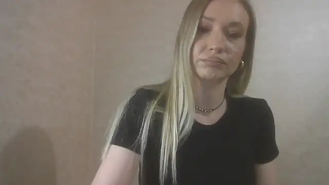 Snapshot of NoirEnigma chatting on April 14, 2026, 8:14 pm NoirEnigma online show from April 14, 2026, 8:14 pm