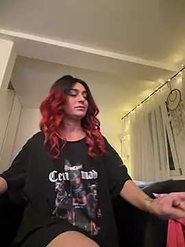 CurlyRouge online show from April 22, 2026, 9:21 pm