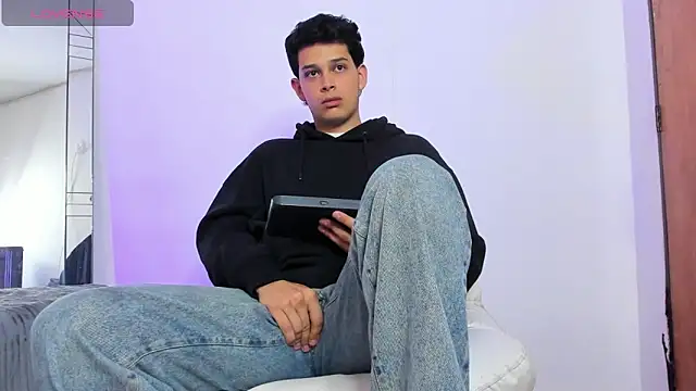 Snapshot of elijah_stoone chatting on April 16, 2026, 1:12 pm elijah stoone online show from April 16, 2026, 1:12 pm