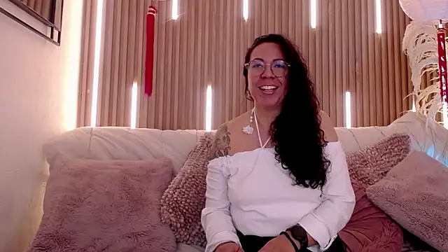 Velvet Curly online show from May 27, 2026, 12:23 pm