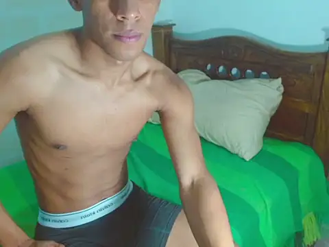 LuigiLuxs online show from April 25, 2026, 6:27 pm