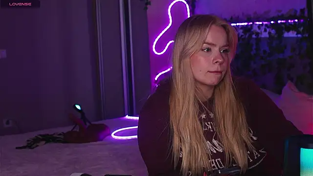 LisaLove3 online show from April 22, 2026, 8:54 am