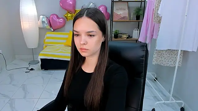 Sophie Jackiz online show from April 20, 2026, 11:13 am