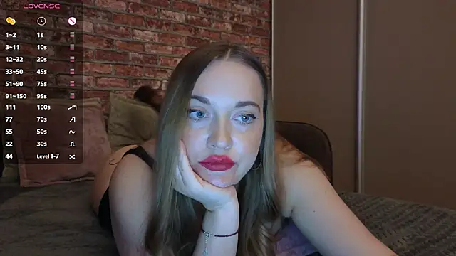 LeryKiss online show from April 18, 2026, 7:58 pm