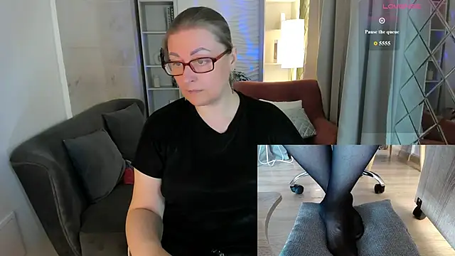 Alexandra Kind online show from May 12, 2026, 1:50 pm