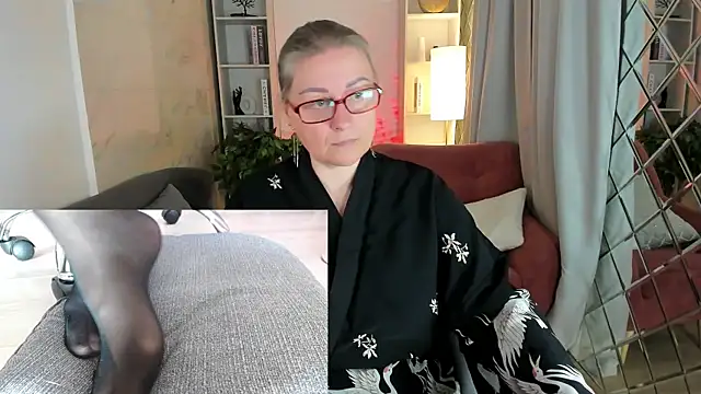 Alexandra Kind online show from May 5, 2026, 1:58 pm