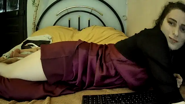 missclochette online show from April 23, 2026, 12:29 pm