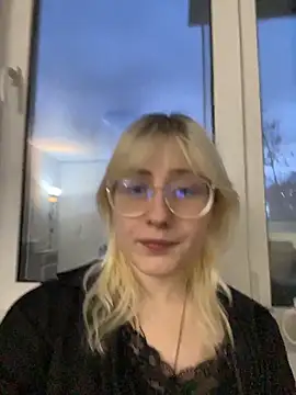 Blondie Picxel   online show from April 21, 2026, 4:13 pm