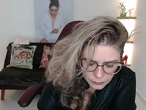 SultanaNoir online show from April 22, 2026, 7:31 pm