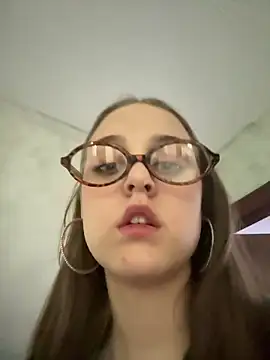 Shannon Van online show from April 21, 2026, 3:51 pm