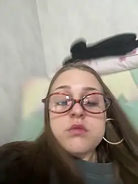 Shannon Van online show from April 21, 2026, 3:46 am