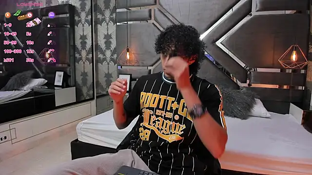 JayTaylorr online show from April 22, 2026, 11:28 am