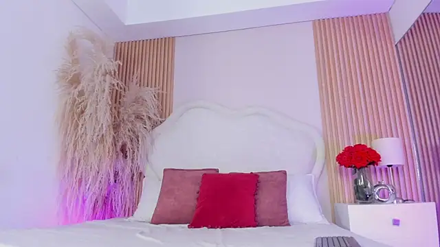 Luna vans online show from April 18, 2026, 7:40 pm