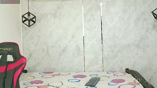 taylor gil0 online show from July 4, 2026, 1:15 pm