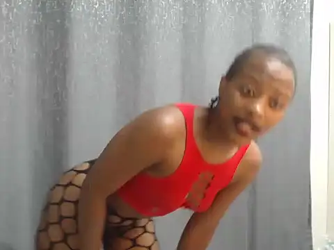 PetiteCandiexx online show from April 20, 2026, 8:21 pm