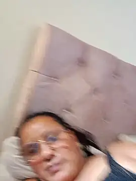 Samanta-42 online show from April 18, 2026, 9:04 pm