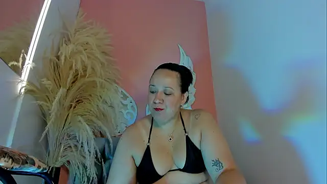 thiccylexxy  online show from April 23, 2026, 12:29 pm