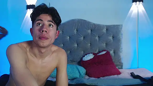 mrandmrsvixencs online show from April 18, 2026, 7:07 pm