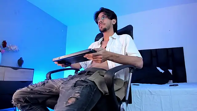 Dannyperlaza online show from April 23, 2026, 3:24 am