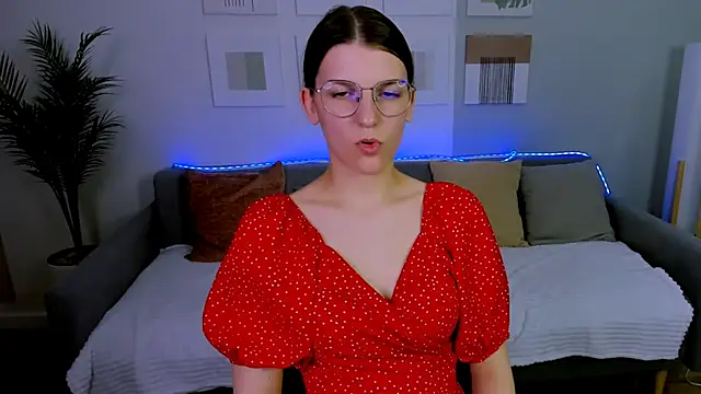 AnnaThorne online show from April 22, 2026, 10:11 am