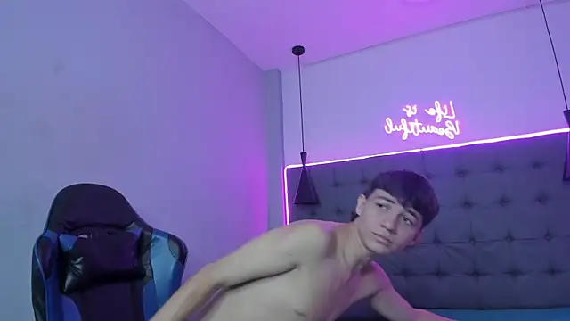 Marcello Vega online show from April 21, 2026, 2:12 pm