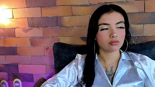 isabella hv online show from April 21, 2026, 4:02 pm