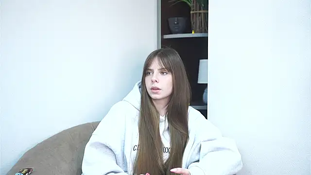 CarlySpillett online show from April 23, 2026, 9:27 am