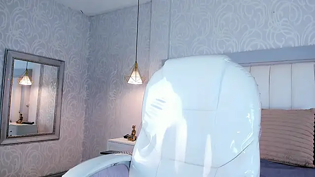 Mia milfy online show from April 21, 2026, 12:34 pm