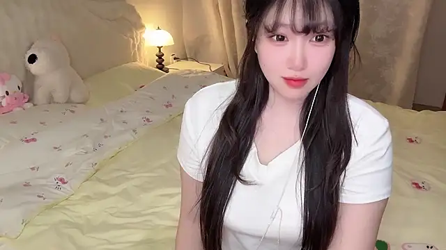 SweetButWildbaby online show from April 22, 2026, 4:14 pm