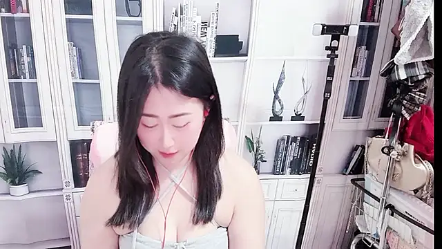 LXU9 online show from May 11, 2026, 2:07 pm