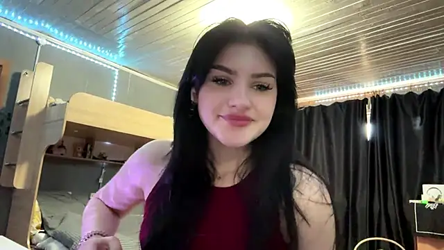 SallieStrahin online show from April 22, 2026, 2:02 pm