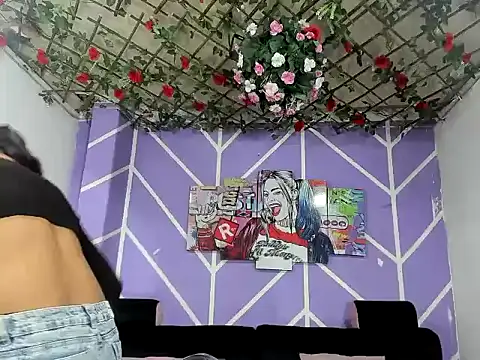 DAHNE HOT  online show from April 21, 2026, 1:42 am