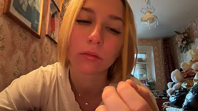 MandyVandy online show from April 23, 2026, 4:08 am