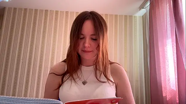 FransiscaLauderback online show from April 21, 2026, 11:17 am