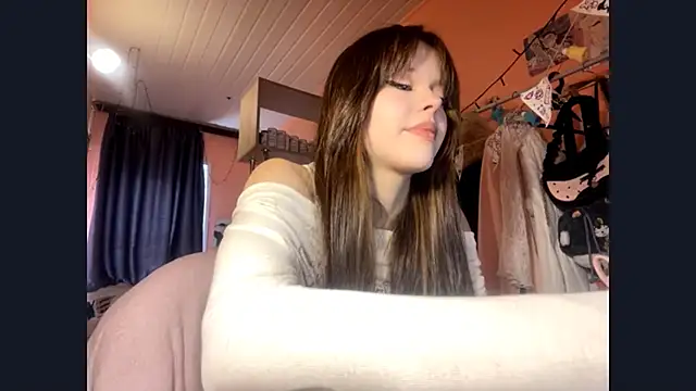 linaloveme online show from April 21, 2026, 10:55 am