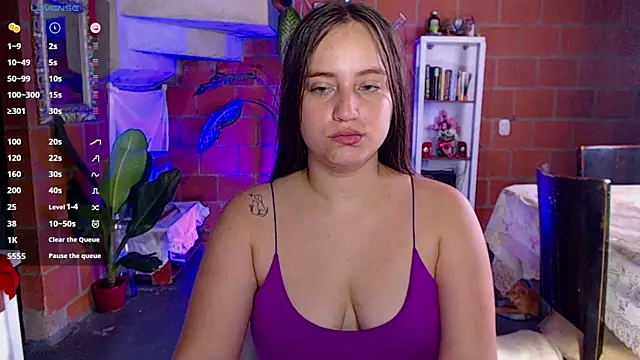 Valerymoon19 online show from June 18, 2026, 6:35 pm