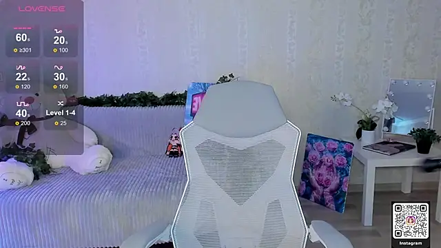 LinnLove online show from April 21, 2026, 6:53 am