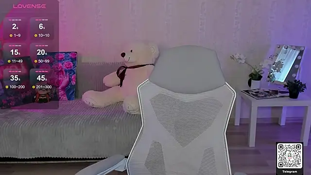 LinnLove online show from April 23, 2026, 6:53 am