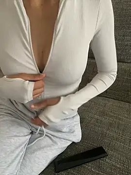 sexygru online show from April 22, 2026, 2:46 pm