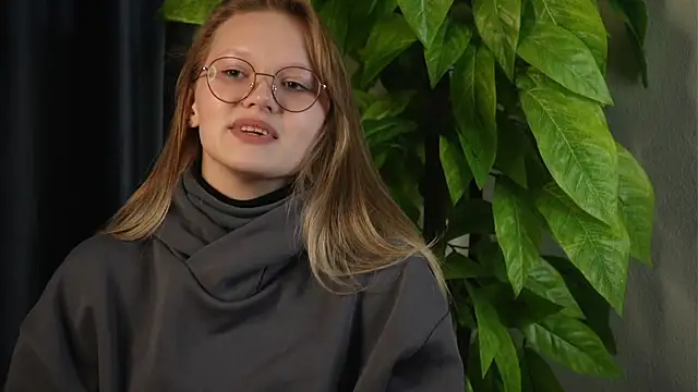 MarisaPuent online show from April 26, 2026, 5:32 pm